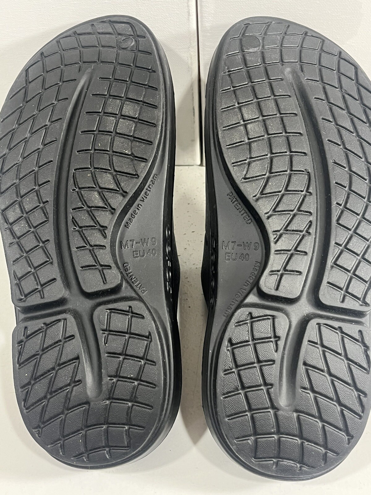 Oofos Unisex OOcloog Black Round Toe Slip On Clog… - image 11