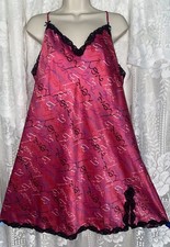 VTG 3X Hot Pink Satin HEARTS in script BABYDOLL Nightie nightgown w black lace