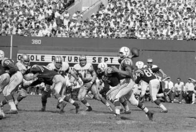 Football Baltimore Colts Qb Johnny Unitas Pass Vs Detroit 1960 2 Old Photo