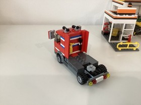 LEGO City GARAGE SET 7642 with Instructions