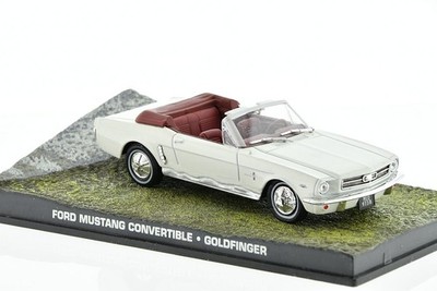 FORD MUSTANG CONVERTIBLE. GOLDFINGER BOND 007 1/43 Universal Hobbies
