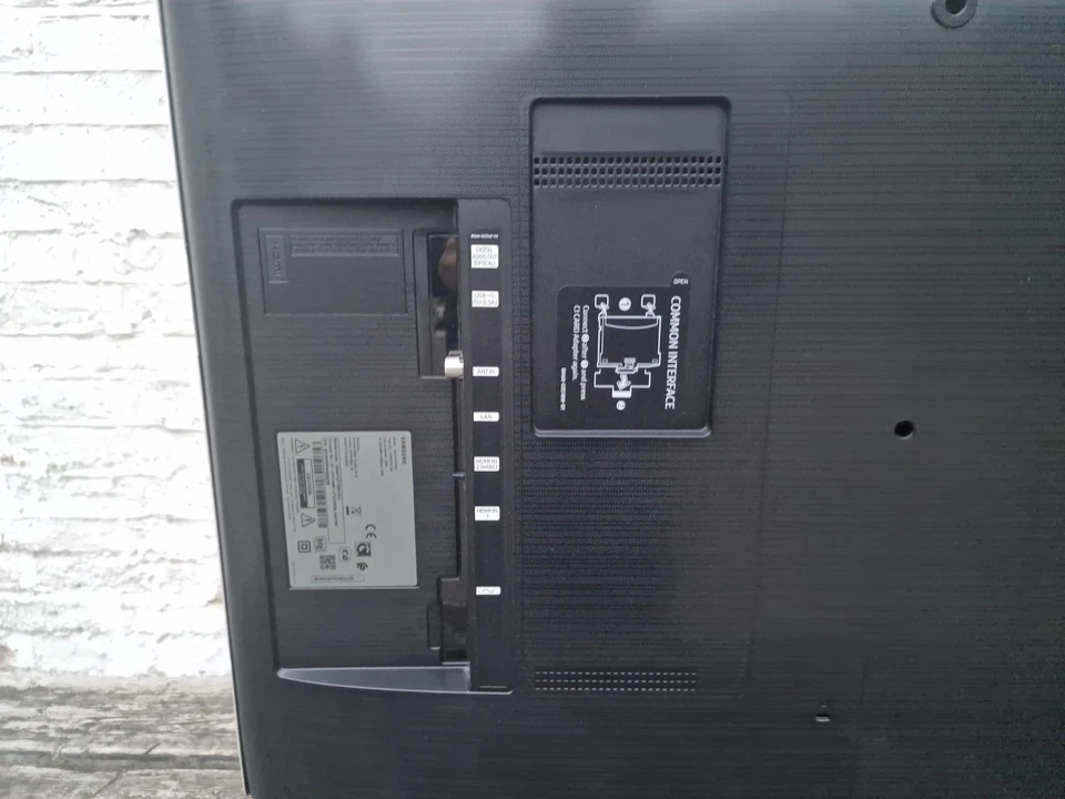 Boxed Samsung UE43TU7100K 43" 4K LED Smart TV Black Mint Condition - Image 4 of 4