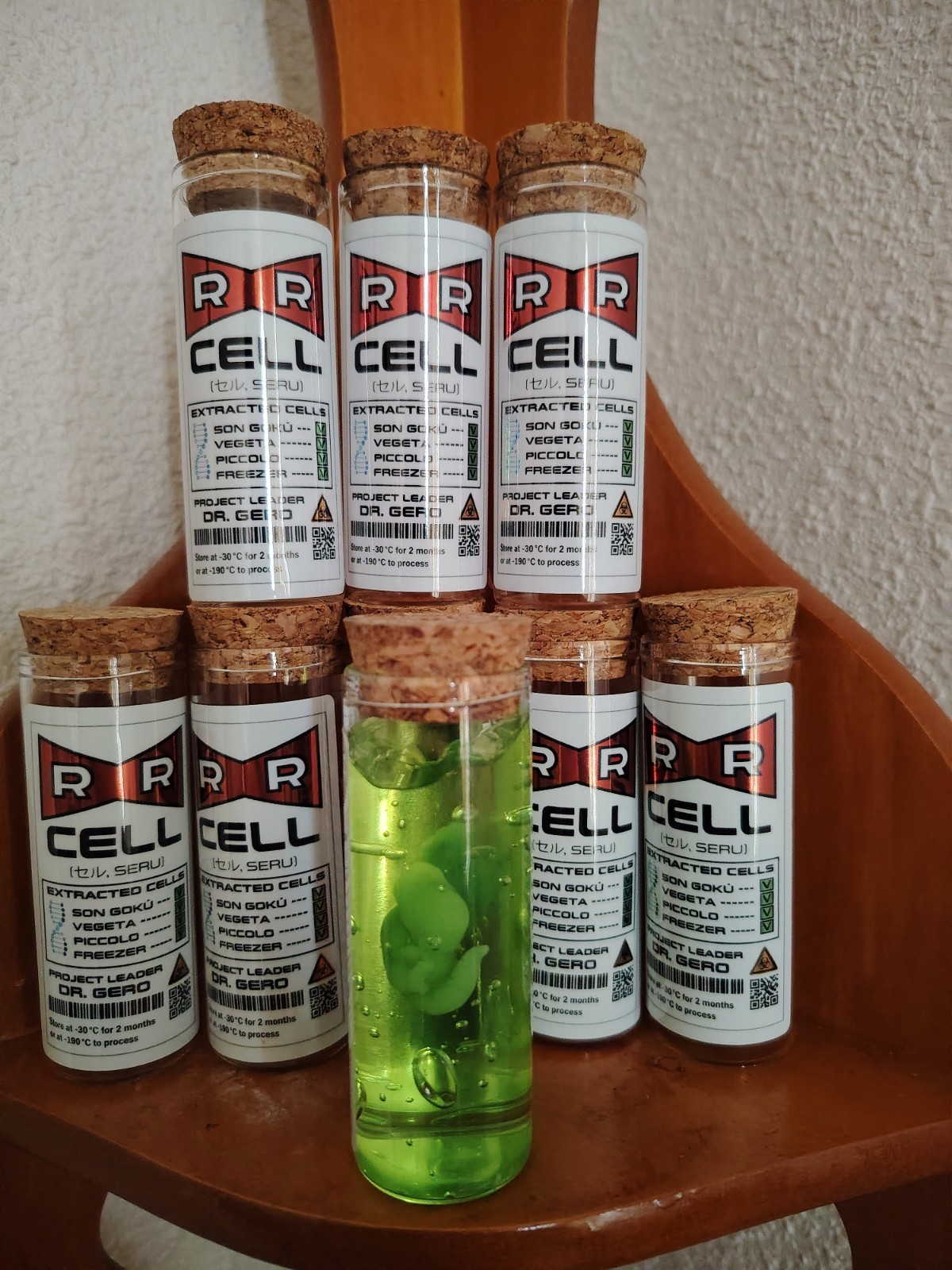 Gashapon Dragon Ball Cell Incubator Célula Vial