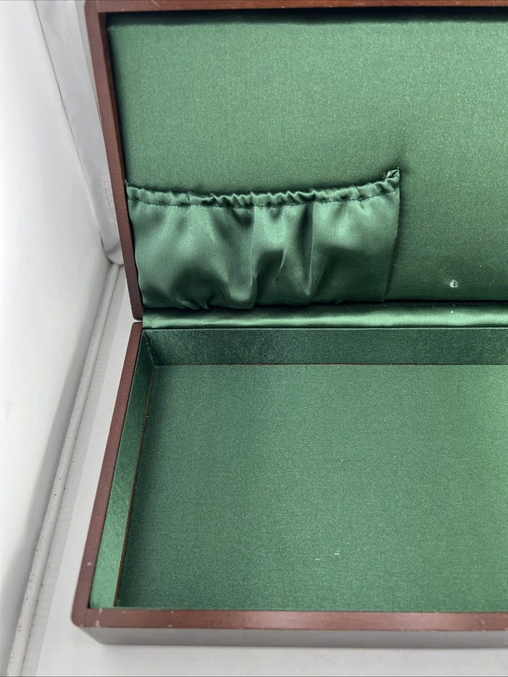 Contenedor de almacenamiento para joyero de reloj Bulova de madera forro satinado vintage Foto 2 de 4