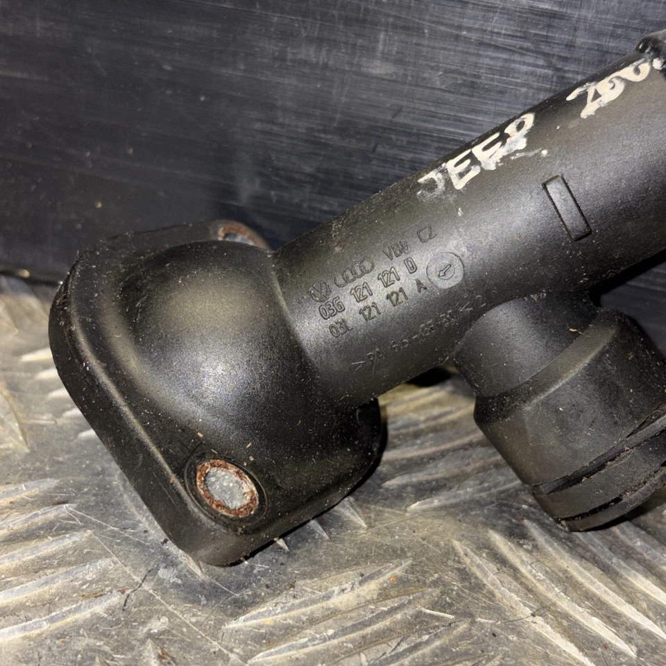 VOLKSWAGEN PASSAT B6 2006 DIESEL ENGINE WATER COOLANT PIPE HOSE 036121121D - image 3 of 4