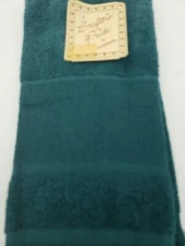 CRAFTER'S PRIDE BY CANNON CROSSTITCH 100 % EVERGREEN VELOUR GUEST TOWEL 14 COUNT
