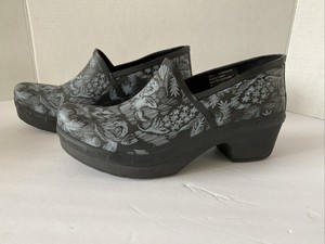 dansko flower clogs