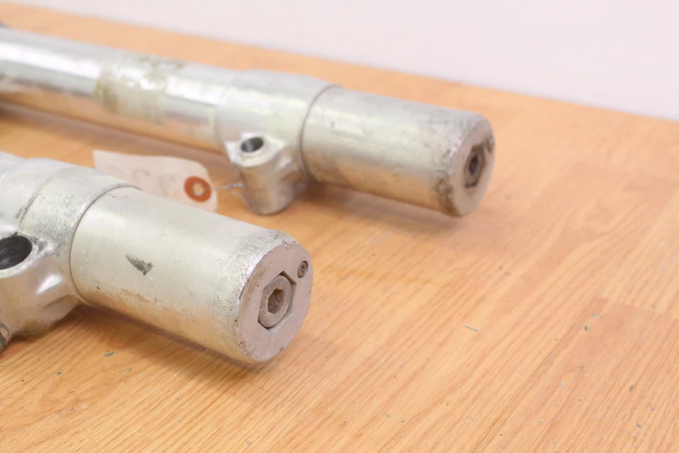 Par de horquillas delanteras Yamaha YZ250 1982 suspensión amortiguadora Foto 2 de 4