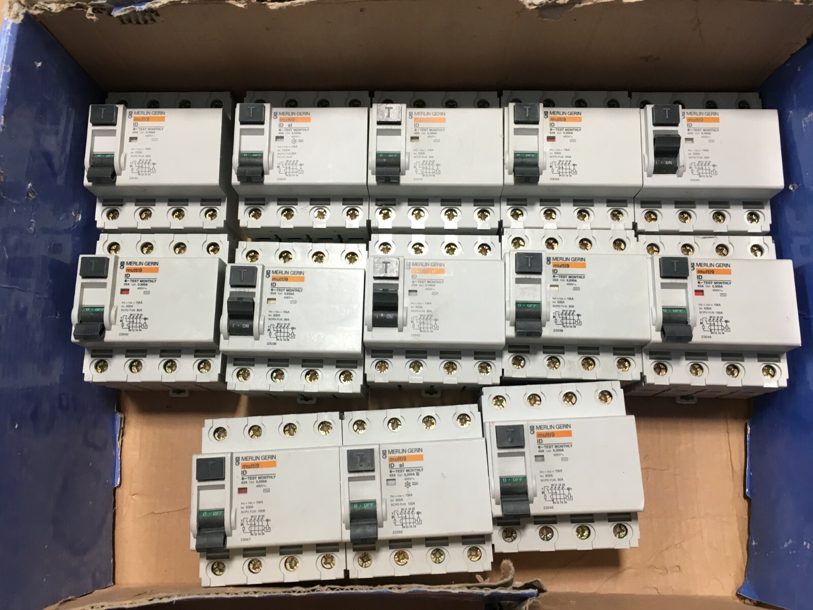 Interruptor Diferencial 25 A 300 mA 4 Polos Merlin Gerin Electric | eBay