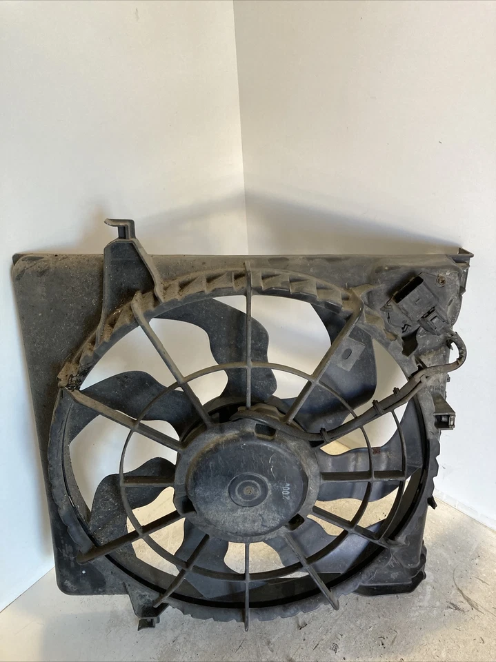 Kia Ceed Cooling Fan Motor Genuine 1.6 Crdi 2010 Rhd - Image 3 of 4
