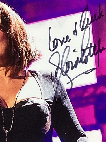 (SSG) Legendary Singer GLORIA ESTEFAN Signed 10X8 Color Photo - BAS/Beckett COA - Picture 3 of 5