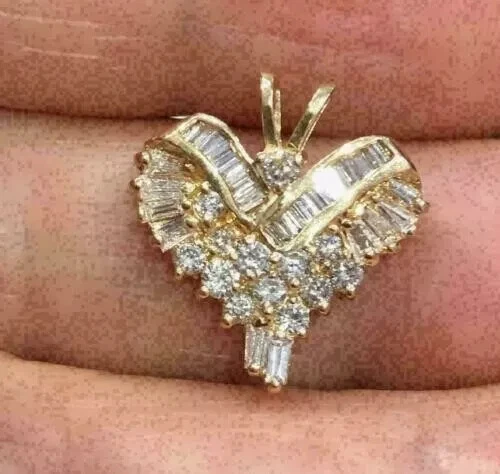 VETEMENTS Ciondolo cuore diamante simulato taglio tondo e baguette 1 ct placcato oro giallo 14 carati