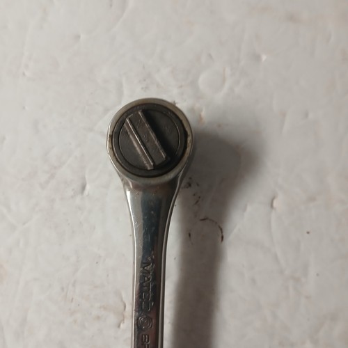 Matco Tools BR8 3/8" Drive 7 3/4" Long Round Head Chrome Smooth Handle Ratchet - Picture 2 of 7