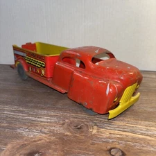 Beautiful 1940'S Wyandotte Pressed Metal Litho Fire Engine Ladder Truck No. 4