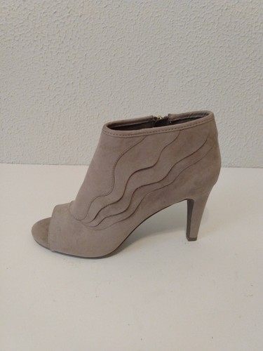 Liz Claiborne Damen beige Kunstleder Stoff Reißverschluss Stiefeletten 3 3/4" Absatz Stiefel Größe 10 M