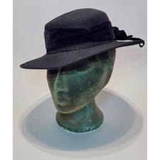 Ladies vintage black wool felt fedora-ish schoolgirl brimmed hat with ribbon