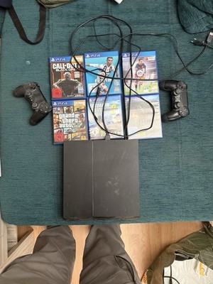 Sony PlayStation 4 Slim 500GB Spielekonsole - Jet Black