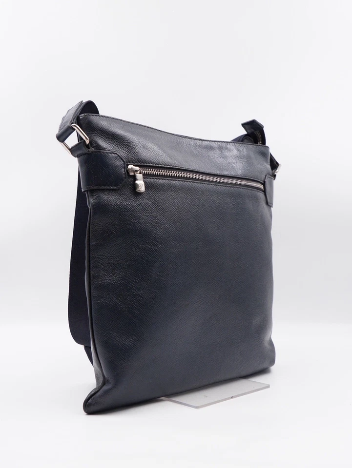 BOLSO MENSAJERO PLANO Louis Vuitton Taiga Foto 4 de 4