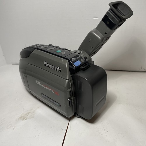 Panasonic PV-L650D Palmsight 4” LCD Screen Analog Camcorder Palmcorder (Read) - Picture 4 of 9