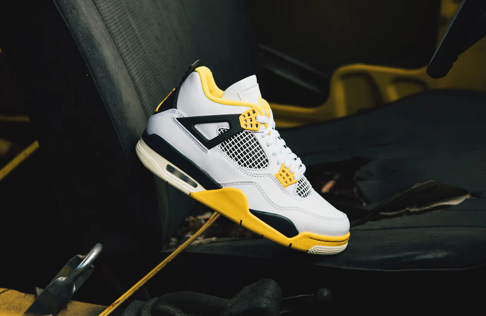 Nike Air Jordan 4 Retro Vivid Sulfur AQ9129-101 Womens New Nike Air Jordan 4 Retro Vivid Sulfur AQ9129-101 Womens New