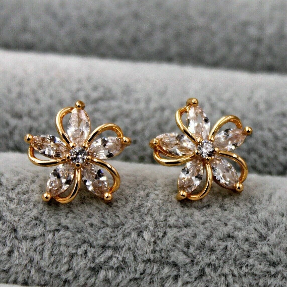 Louis Vuitton Fast Flower Stud Earrings - Gold-Tone Metal Stud