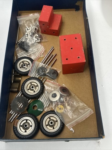 Vintage Effem Robo Constructor Set No. 1 New York Metal Construction Toy Set - Picture 3 of 8