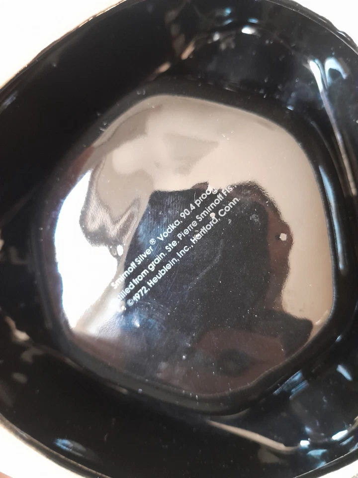 Cenicero triangular vintage MCM 1972 de cerámica negra Smirnoff plateado Foto 4 de 4