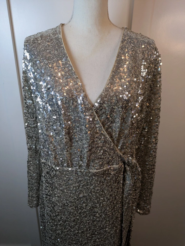 H&M Silver Sequined Long Sleeve Glam Elegant Evening Disco Wrap Dress Large - Image 4 of 4
