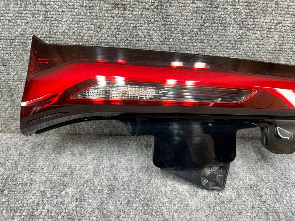 MAZDA CX-90 PREMIUM 24-25 OEM LUZ TRASERA IZQUIERDA LADO CONDUCTOR INTERIOR LED 35K Foto 4 de 4