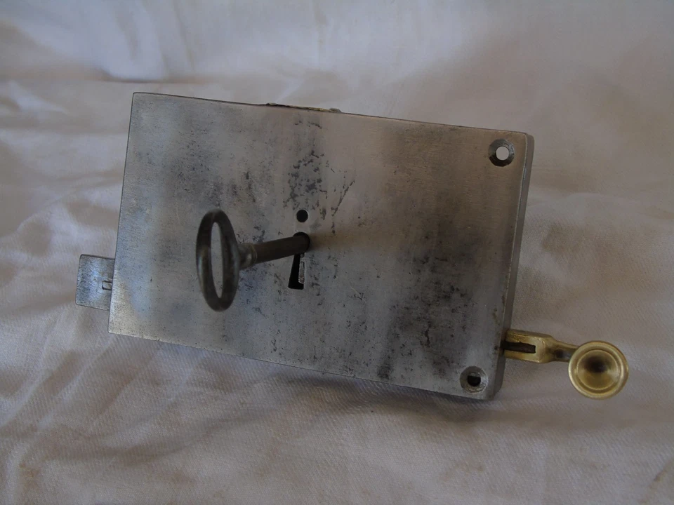 Grande serrure ancienne métal et laiton à tirette 2 clés bel état marqué MC - Photo 3/4