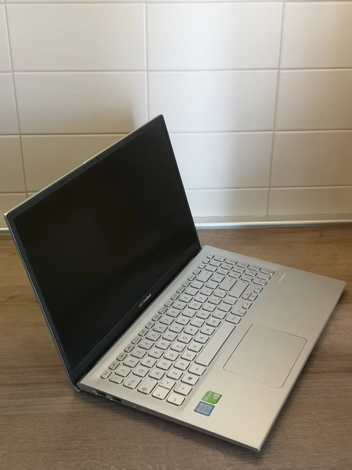 Notebook Asus Vivobook i5 8th gen,12 GB ram, 512HD - Imagen 2 de 4