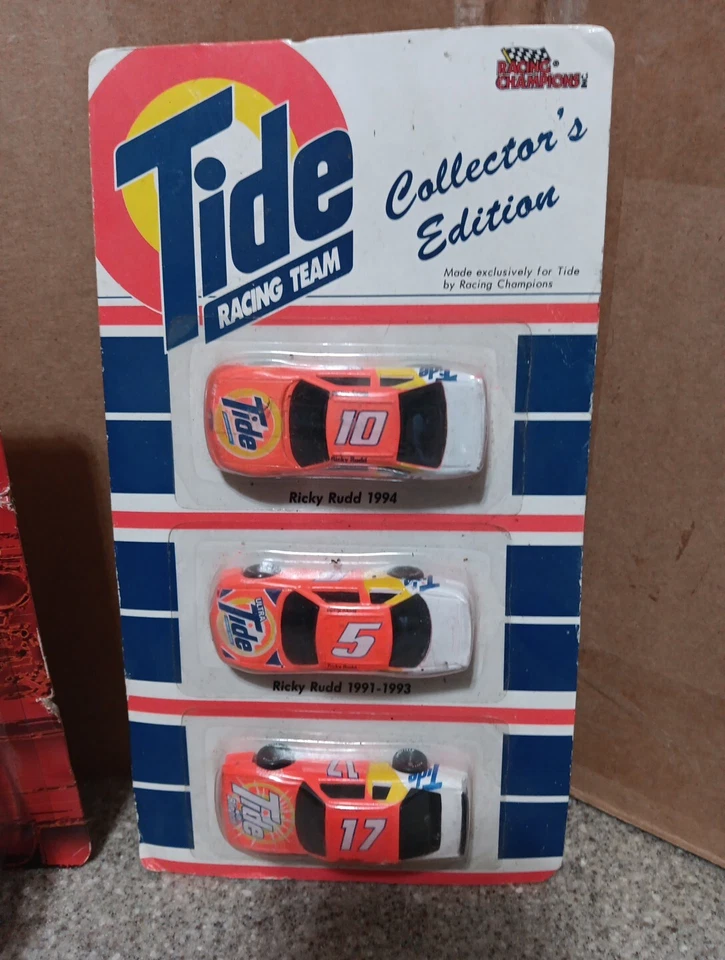Juego de coleccionistas Tide Racing Team NASCAR 1993 ~ Darrell Waltrip y Ricky Rudd Plus Foto 2 de 4