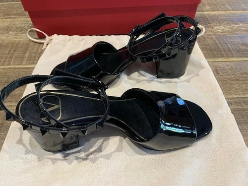 VALENTINO GARAVANI Rockstud  60mm Patent Block Heel Sandal Size 35 / Size 5 EUC