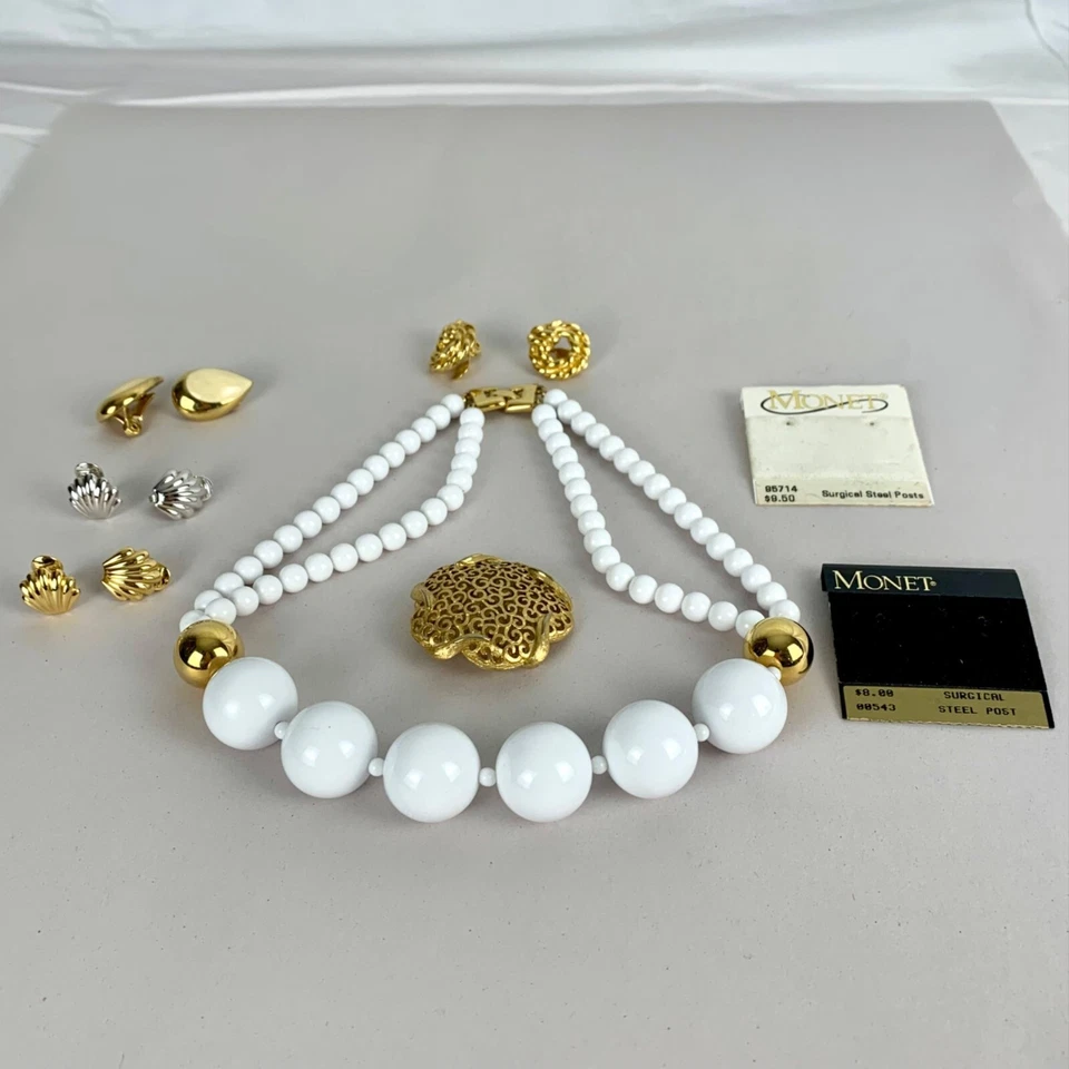 Juego de 6 Joyas MONET 4 Pendientes, 1 Collar en Cuentas Doradas y Blancas, 1 Broche Foto 3 de 4