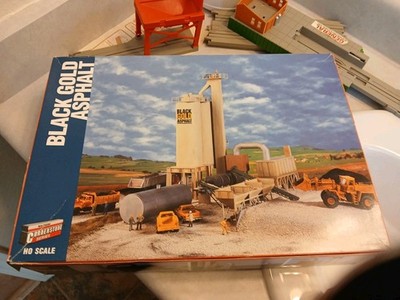 HO Scale Walthers, Black Gold Asphalt Company Kit #933-3085 