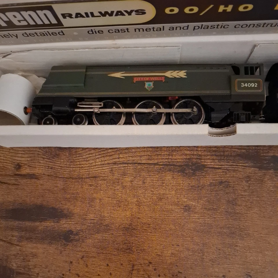 Wrenn W2266/A BR Green 4-6-2 West Country Class 34092 City of Wells Golden Arrow - Image 2 of 4