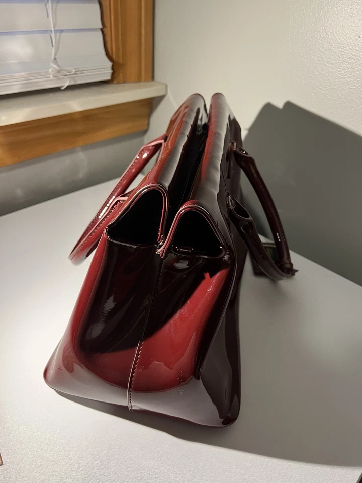 Y2K bebe Los Angeles Large Red Patent Leather Handbag Purse w Interior Pockets - Image 4 of 4
