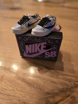 3D Single Sneaker Keychain - Travis Scott x PS Nike Dunk Low AJ1 mit Box
