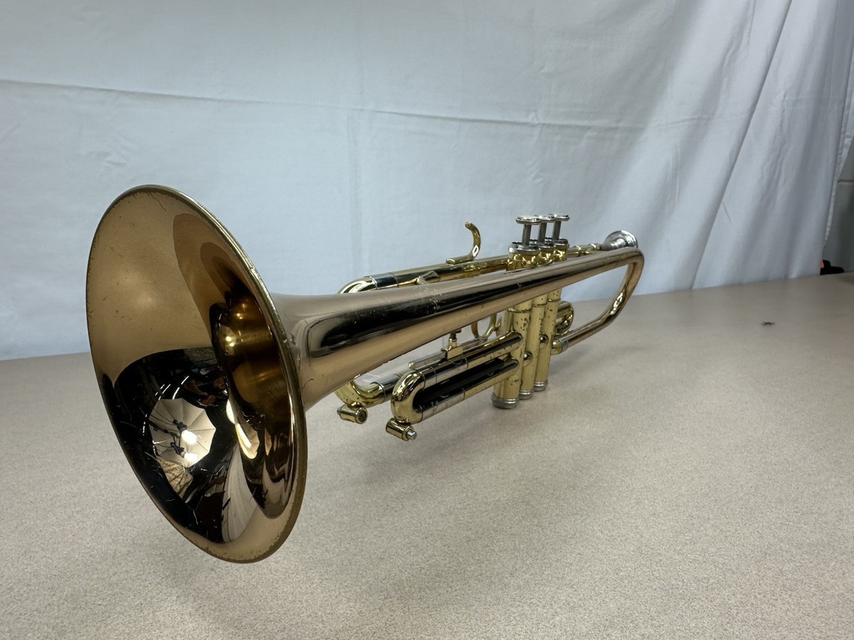 Getzen 400 Series Trumpet w/ Case and Getzen 7C & Bach Corp. 7C