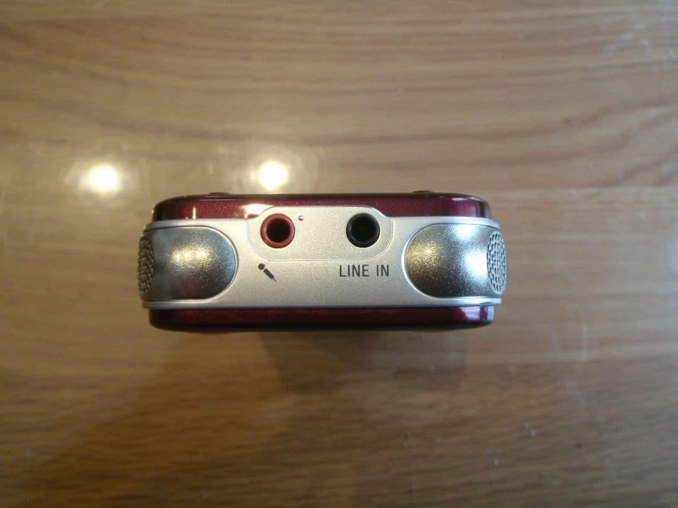 Grabadora PCM lineal de audio portátil digital portátil Sony PCM-M10 roja Foto 4 de 4