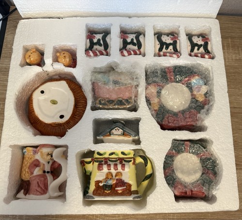 90s Vintage Mini Tea Set Christmas Bears 18 Pcs Creamer Sugar Bowl Cups Saucers - Picture 12 of 13