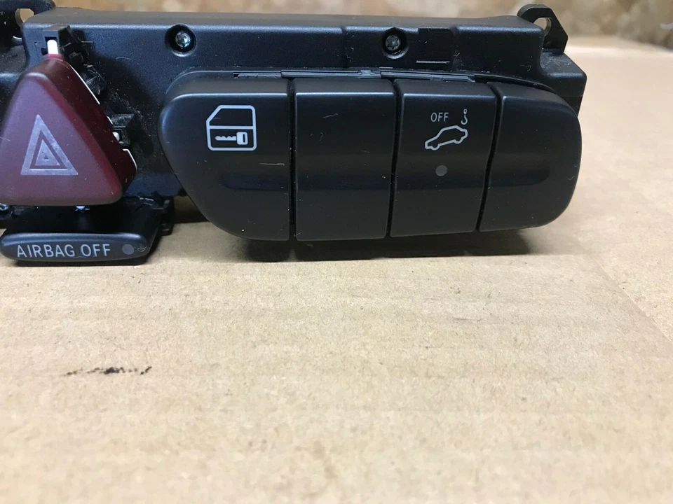 MERCEDES BENZ C230 W203 OEM 01-05 PAINEL INTERRUPTOR DE PERIGO AQUECEDOR INTERRUPTOR - Imagem 2 de 4