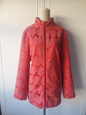 Atemberaubende mohnrote Jacke lange Linie mit Blumendetail von Cotton Traders Größe 14