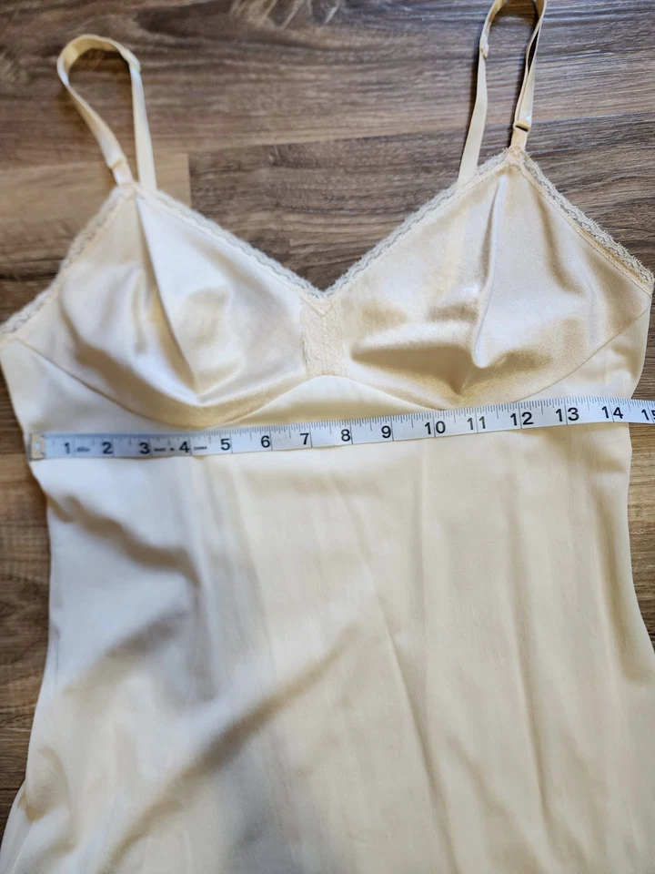 De colección Biege Nylon Slip Con Borde de Encaje Talla 34/12 Dreamy Ethereal Boho... Foto 3 de 4