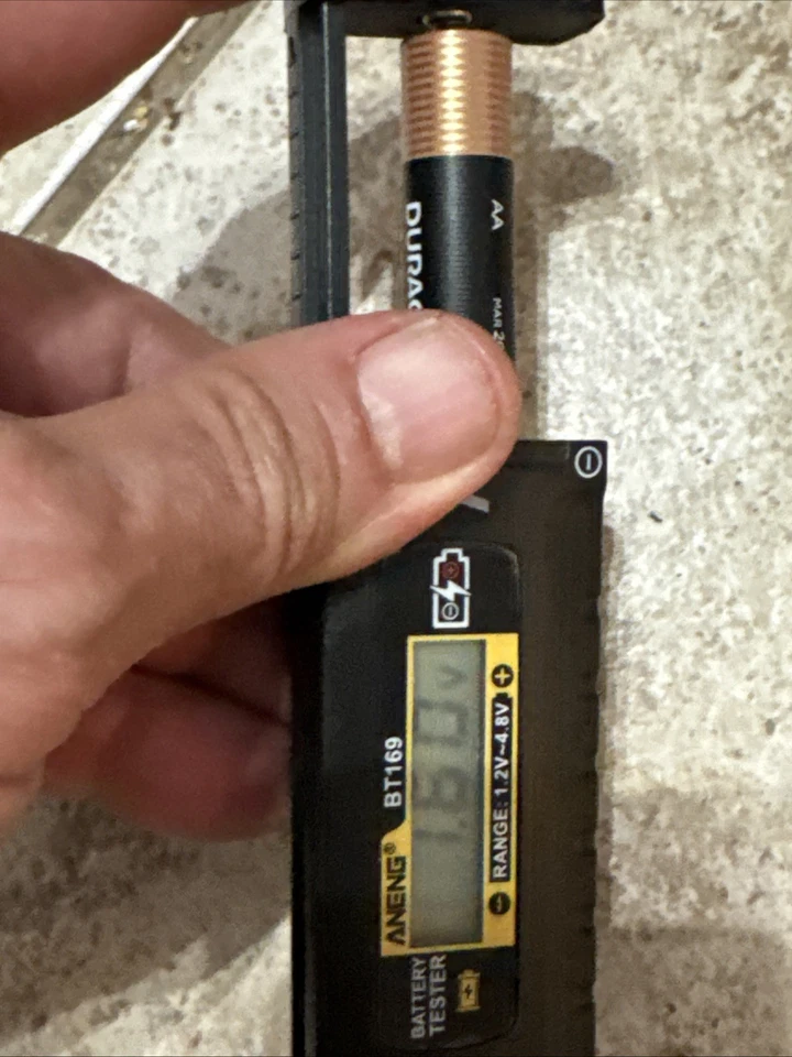 Home Battery Tester Battery Checkers With Digital Display for AA AAA C D Button - Image 4 of 4