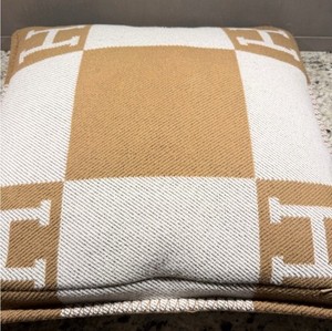 Hermes Avalon III - Pillow Écru Noir | The King Decor