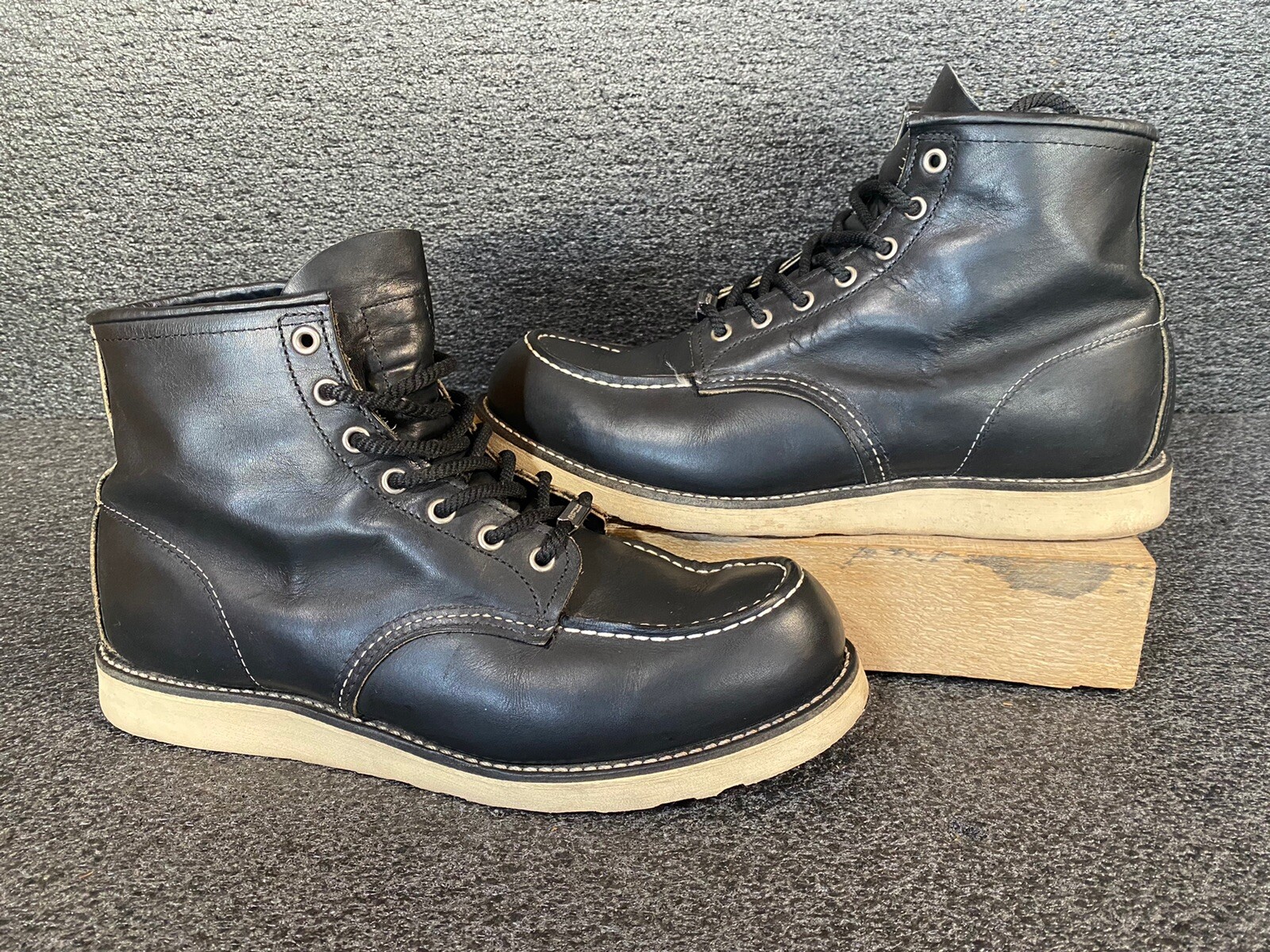 red wing heritage moc toe