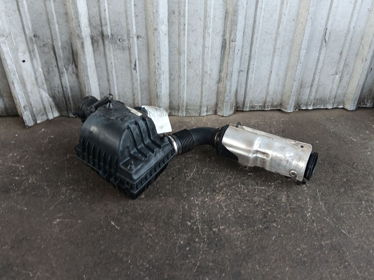  2014-19 BMW i8 Air Cleaner Filter Box Duct Assembly 13717640728 OEM 