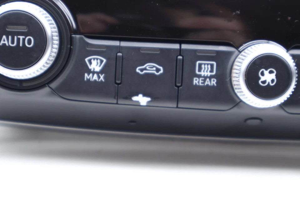 2015–2016 AUDI A3 QUATTRO — передний климат-контроль переменного тока / блок температуры 8 В0820043C - Изображение 3 из 4