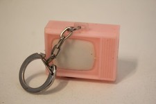 porte-clef vintage télé avec images de pin-up dénudées
